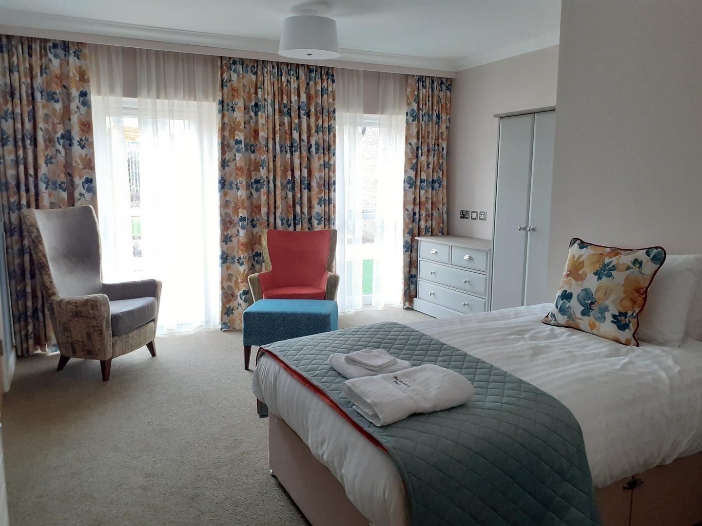 Throw blanket and cushions on bed